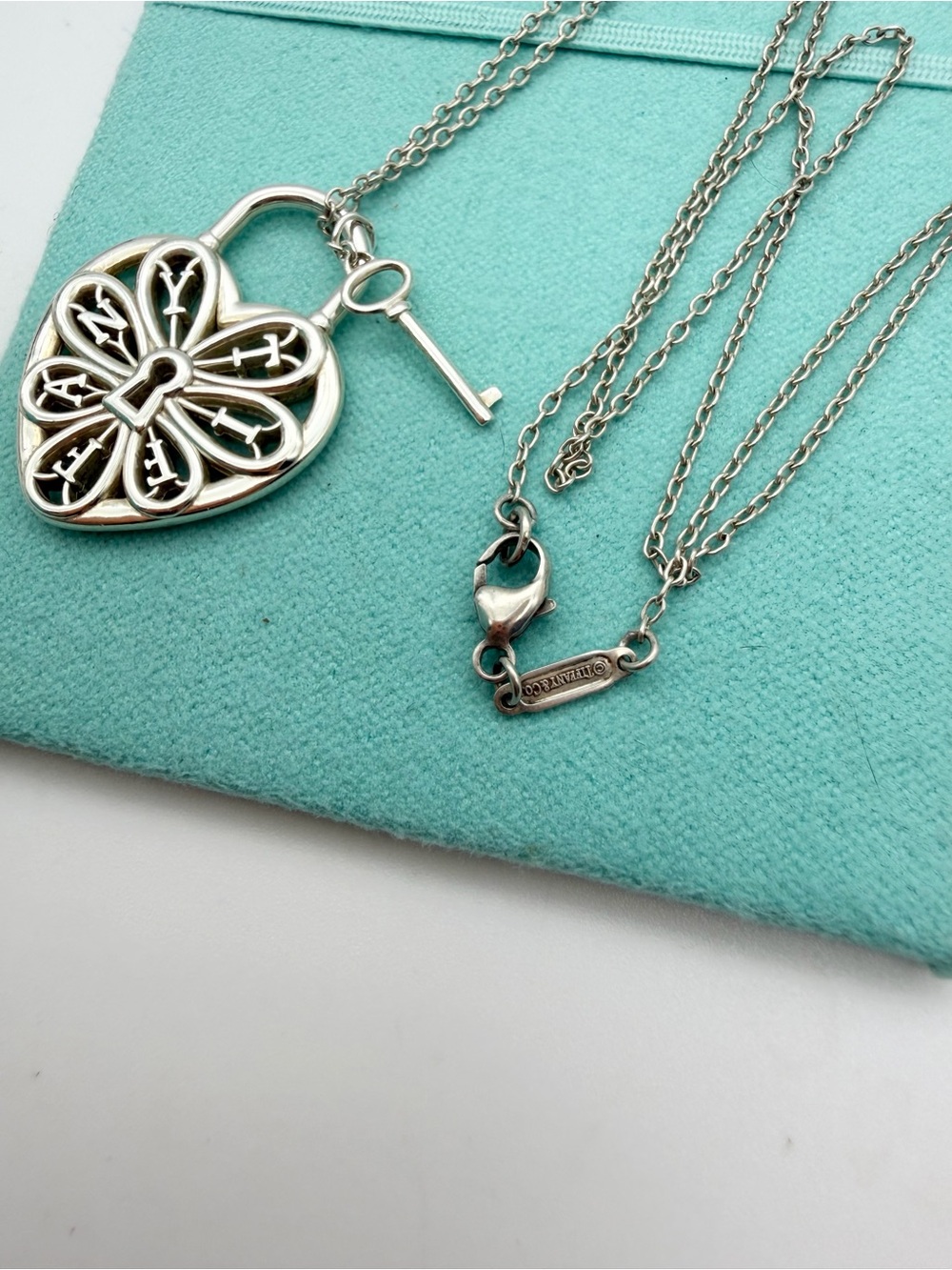Tiffany & Co. 18” medium enchant filigree heart w key necklace sterling silver - Picture 6 of 12